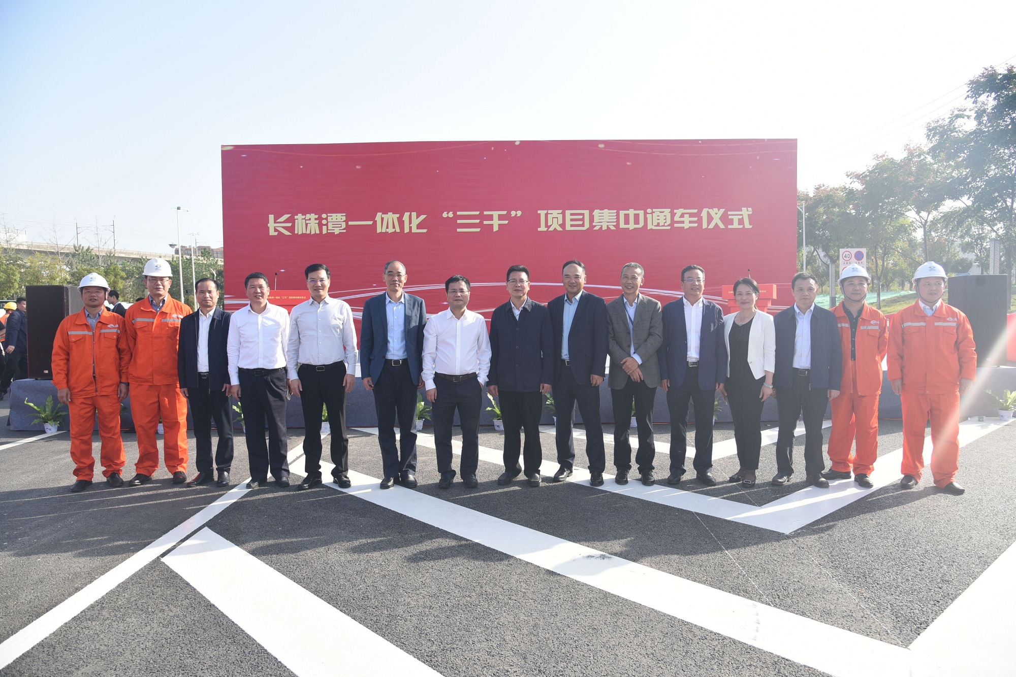 交水建创世红海合影.jpg
